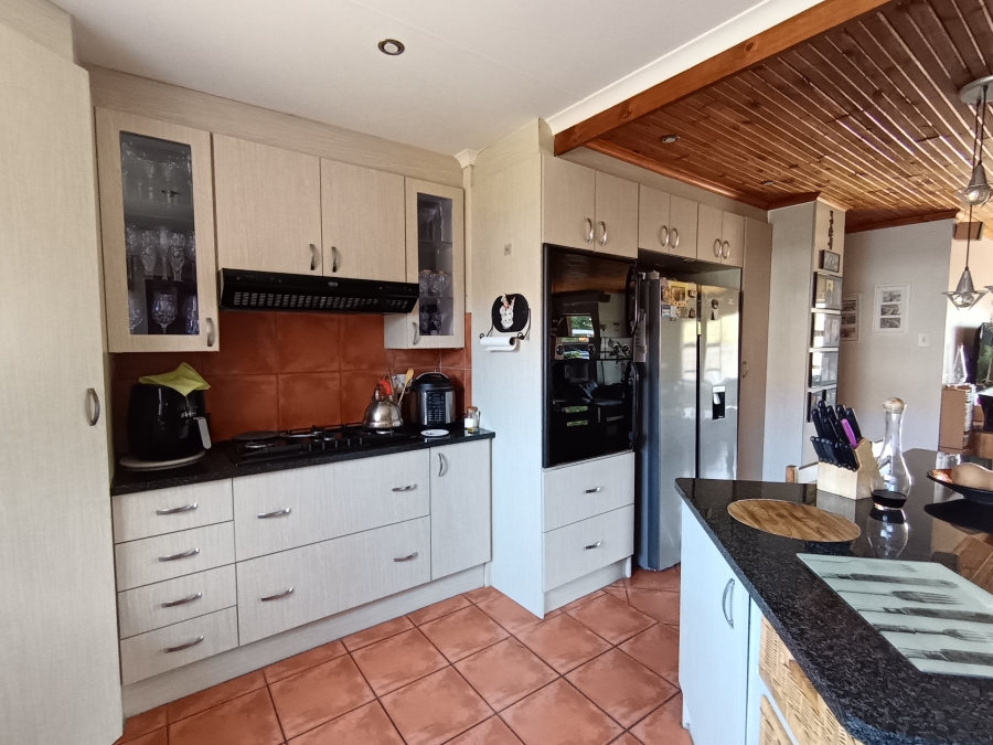 4 Bedroom Property for Sale in Wavecrest Eastern Cape